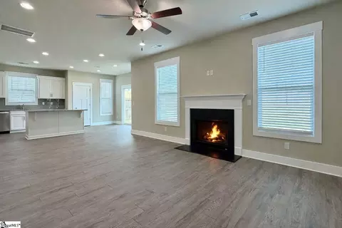 Living - 419 Vestry Pl, Moore, SC 29369 photo 3 of 4