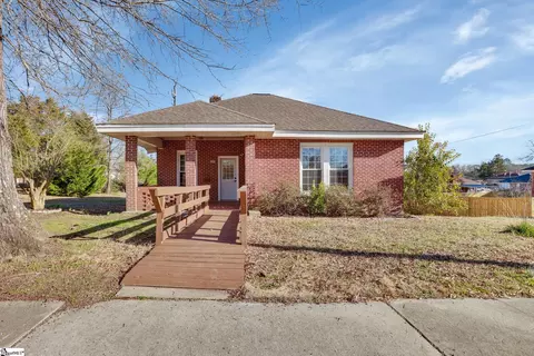 307 Dukes Ave, Greenwood, SC 29646