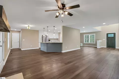 Living - 533 Stokes Dr, Seneca, SC 29672 photo 4 of 7