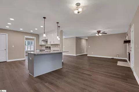 Living - 533 Stokes Dr, Seneca, SC 29672 photo 1 of 7