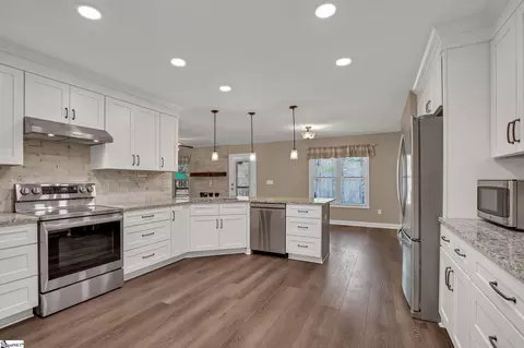 Kitchen - 533 Stokes Dr, Seneca, SC 29672 photo 1 of 4