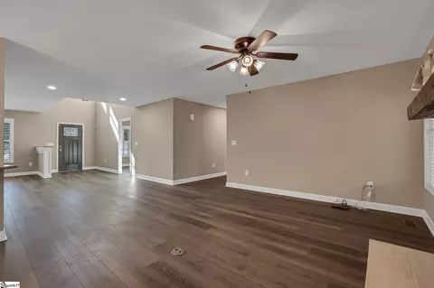 Living - 533 Stokes Dr, Seneca, SC 29672 photo 5 of 7