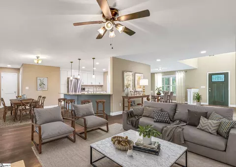 Living - 533 Stokes Dr, Seneca, SC 29672 photo 3 of 7