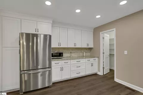Kitchen - 533 Stokes Dr, Seneca, SC 29672 photo 4 of 4