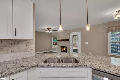 Kitchen - 533 Stokes Dr, Seneca, SC 29672 photo 3 of 4