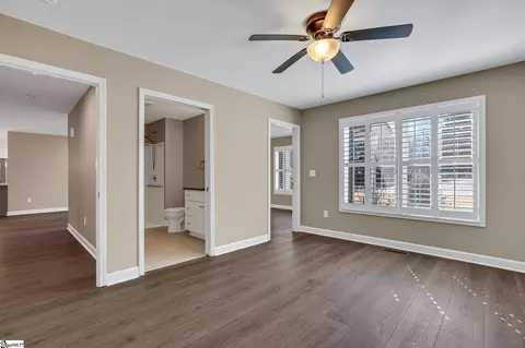 Living - 533 Stokes Dr, Seneca, SC 29672 photo 6 of 7