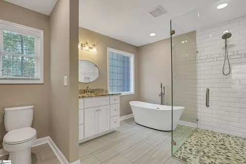 Bath - 533 Stokes Dr, Seneca, SC 29672 photo 3 of 4