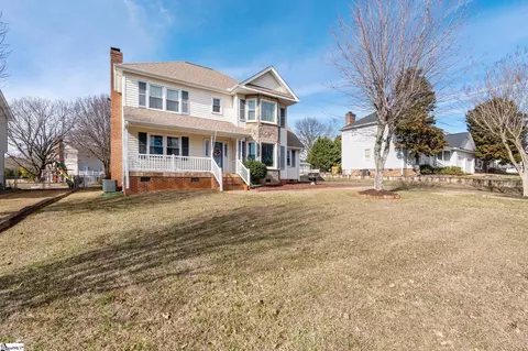 Exterior - 807 Fairview Rd, Greer, SC 29651 photo 3 of 8