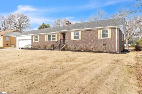 9 Melbourne Ln, Greenville, SC 29615