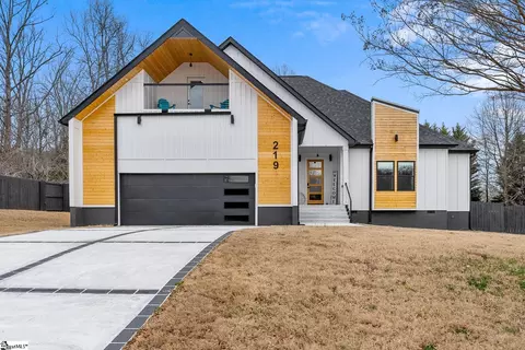 219 Craigo Creek Ct, Fountain Inn, SC 29644