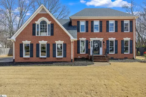 102 W Silverleaf St, Greer, SC 29650