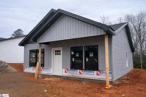16 Poplar St, Woodruff, SC 29388