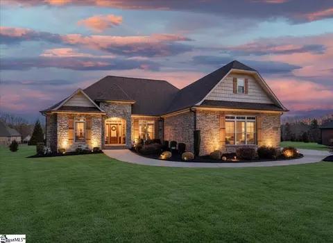 137 Ledge Stone Ln, Gaffney, SC 29341