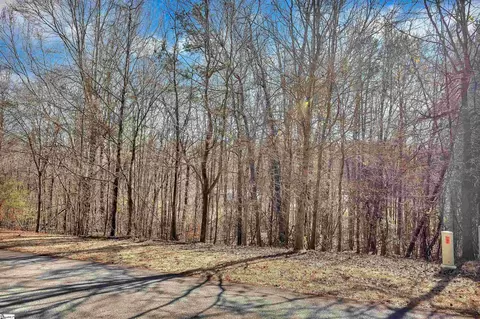1102 Bay Dr, Fair Play, SC 29643