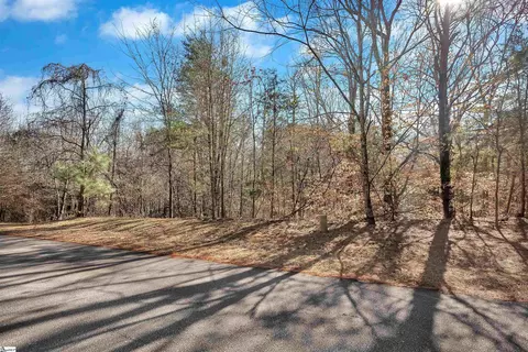 1104 Bay Dr, Fair Play, SC 29643