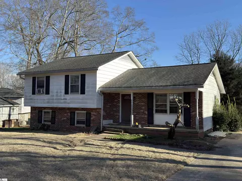 420 Cloverdale Ln, Simpsonville, SC 29681