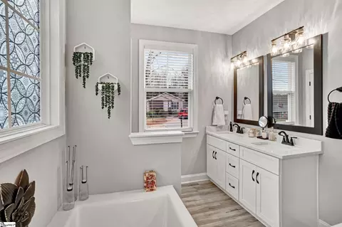Bath - 110 Baker Ct, Easley, SC 29640 photo 4 of 6
