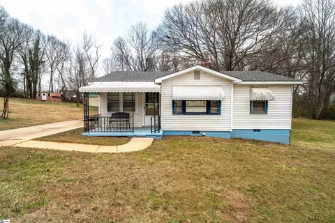 31 Pine Grove Ln, Greenville, SC 29617