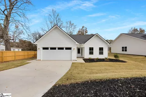 269 Ragan St, Campobello, SC 29322