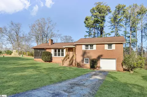 301 Dixon St, Clinton, SC 29325