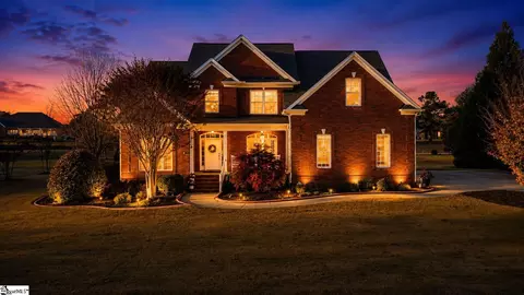 644 Driftwood Dr, Greer, SC 29651