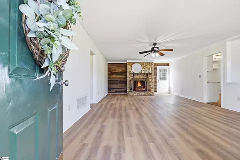 Living - 1006 Colleton Ct, Easley, SC 29642 photo 2 of 3