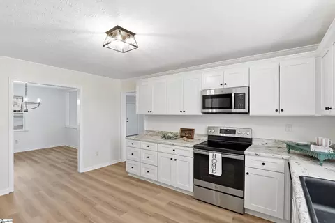 Kitchen - 1006 Colleton Ct, Easley, SC 29642 photo 2 of 2