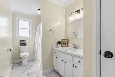 Bath - 1006 Colleton Ct, Easley, SC 29642 photo 2 of 2
