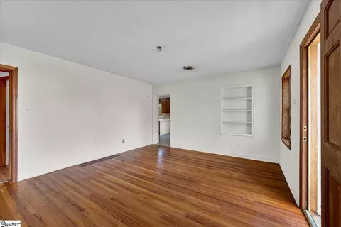 Living - 13 Eastview St, Honea Path, SC 29654 photo 2 of 5