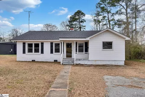 13 Eastview St, Honea Path, SC 29654