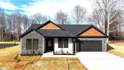 528 Dillon St, Chesnee, SC 29323
