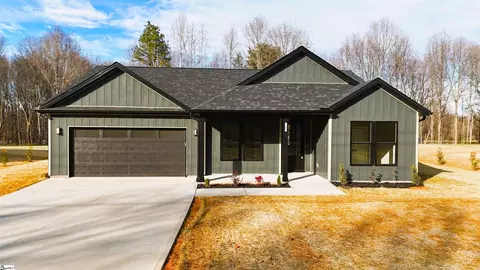 540 Dillon St, Chesnee, SC 29323