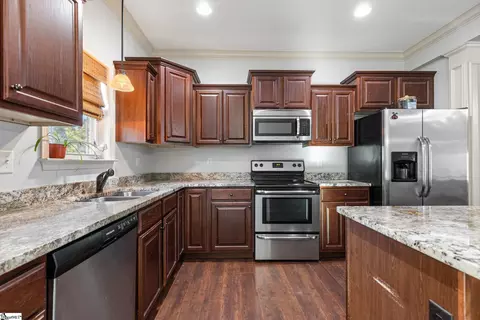 Kitchen - 102 S Hamlet Ct, Moore, SC 29369 photo 4 of 4
