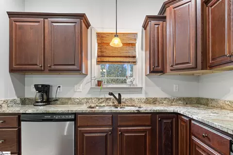 Kitchen - 102 S Hamlet Ct, Moore, SC 29369 photo 3 of 4