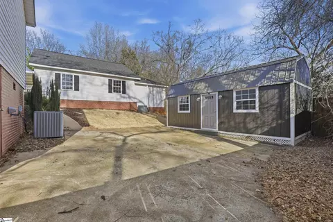 Exterior - 304 E 2nd Ave, Easley, SC 29640 photo 3 of 5
