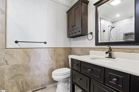 Bath - 304 E 2nd Ave, Easley, SC 29640 photo 3 of 4