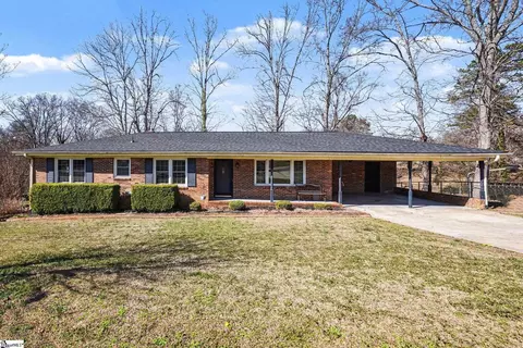 22 Woodridge Dr, Greenville, SC 29611