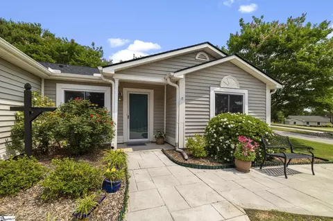 2 Hillview Dr, Greenville, SC 29615