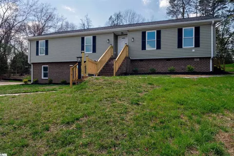 19 Velma Dr, Taylors, SC 29687