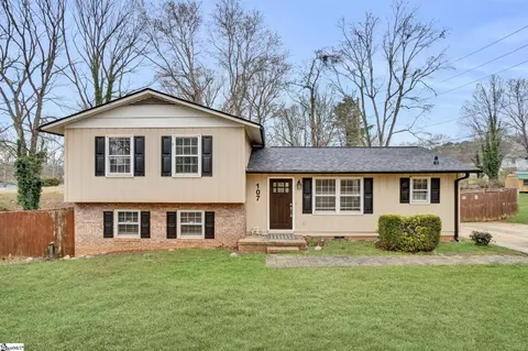 107 Bentbrush Dr, Simpsonville, SC 29680