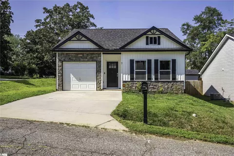 7 Lawrence St, Inman, SC 29349