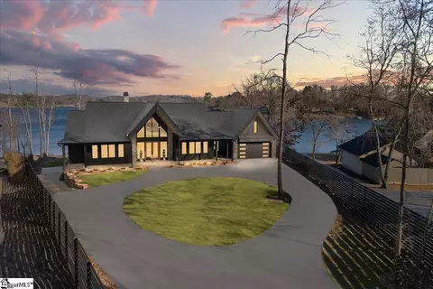 12048 Carnelda Dr, Seneca, SC 29672