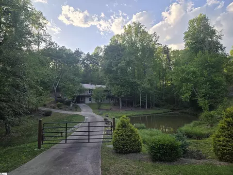 130 Green Briar Cir, Salem, SC 29676