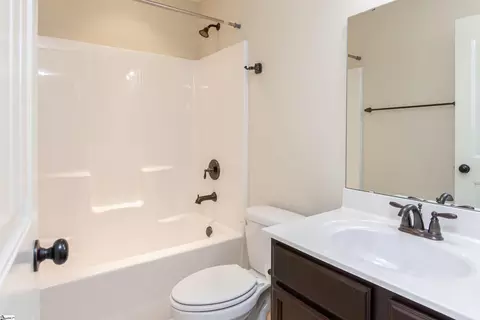 Bath - 610 Ladowick Ct, Moore, SC 29369 photo 4 of 4