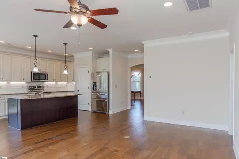 Living - 610 Ladowick Ct, Moore, SC 29369 photo 7 of 7