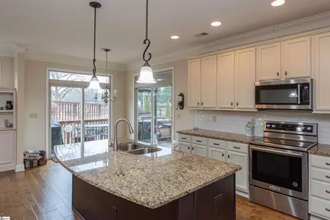 Kitchen - 610 Ladowick Ct, Moore, SC 29369 photo 2 of 3