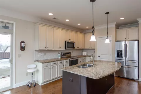 Kitchen - 610 Ladowick Ct, Moore, SC 29369 photo 3 of 3