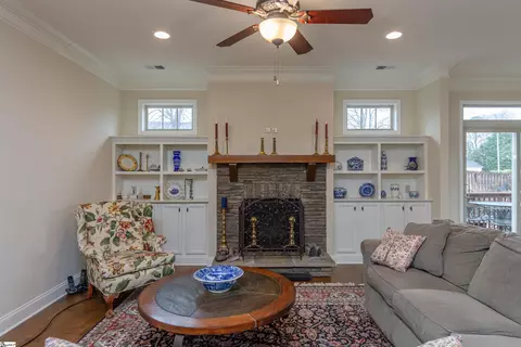 Living - 610 Ladowick Ct, Moore, SC 29369 photo 3 of 7
