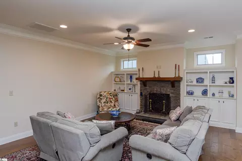 Living - 610 Ladowick Ct, Moore, SC 29369 photo 1 of 7