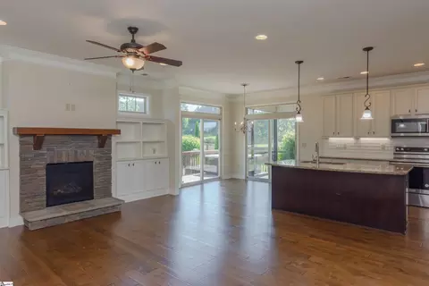 Living - 610 Ladowick Ct, Moore, SC 29369 photo 4 of 7